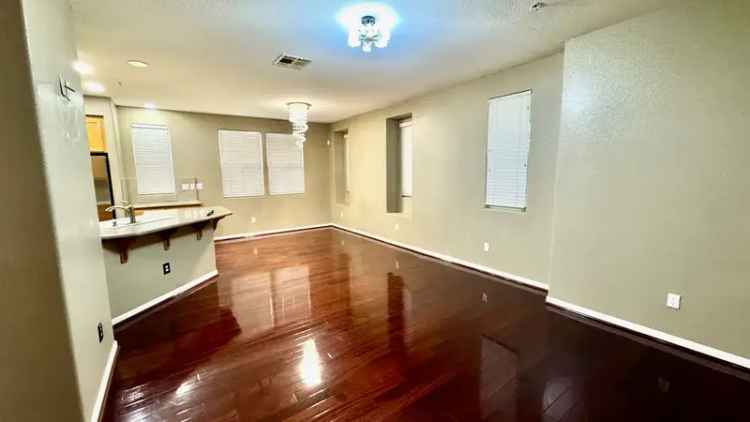 Rent Apartment Unit with 3 Bedrooms Office Room in Richmond