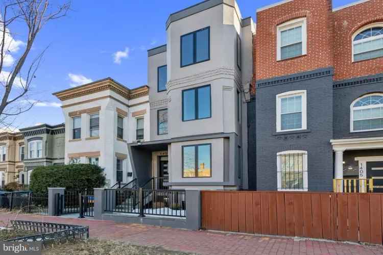 House For Sale in Washington, District of Columbia