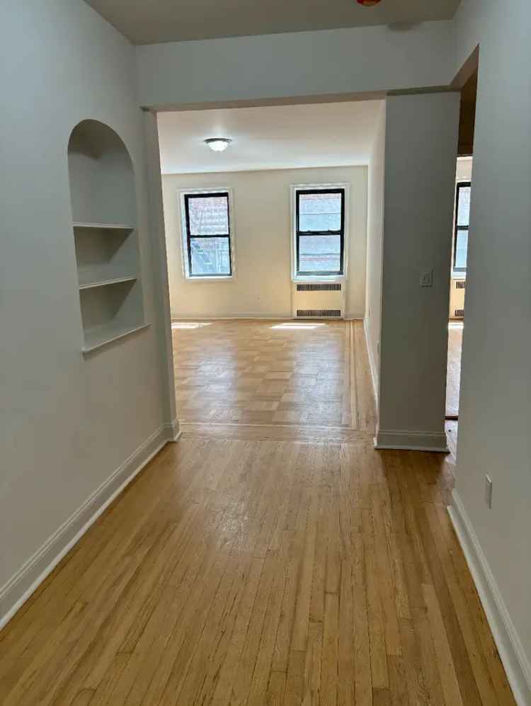 Rent Gorgeous 1 Bed 1 Bath Apartment Unit in Elevator Building