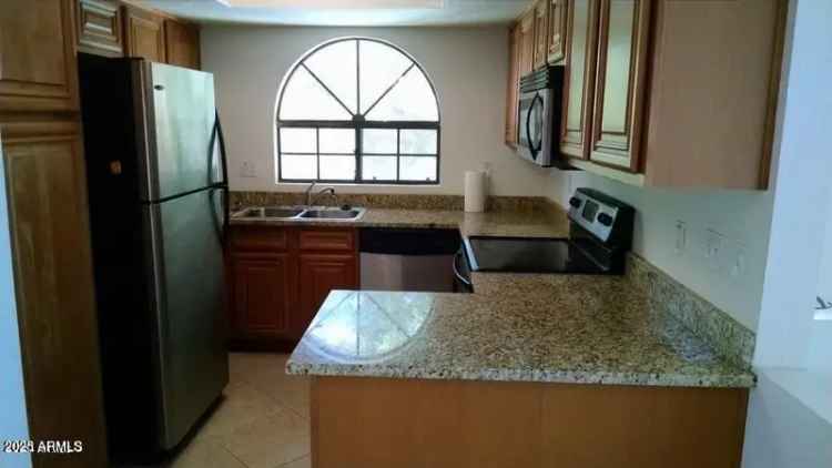 Townhouse for Rent in Alma School Southern with 2 Bedrooms and Garage