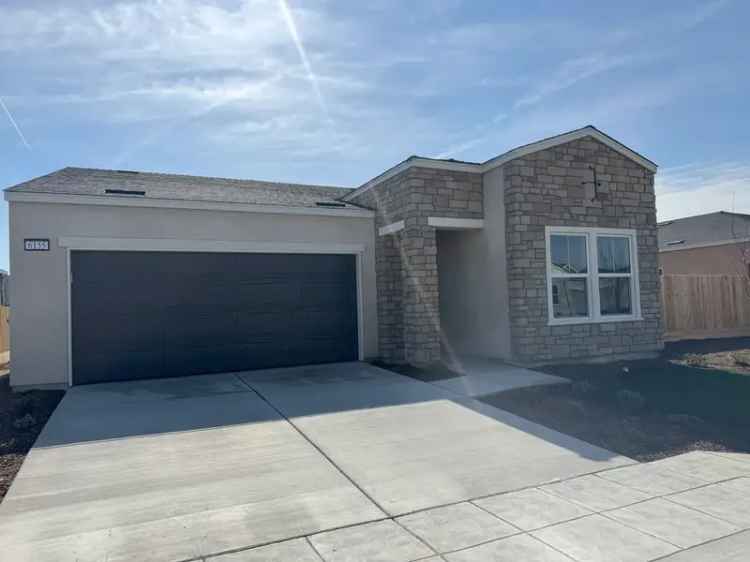 Rent a Brand New 4 Bedroom Home in Clovis Unified School District