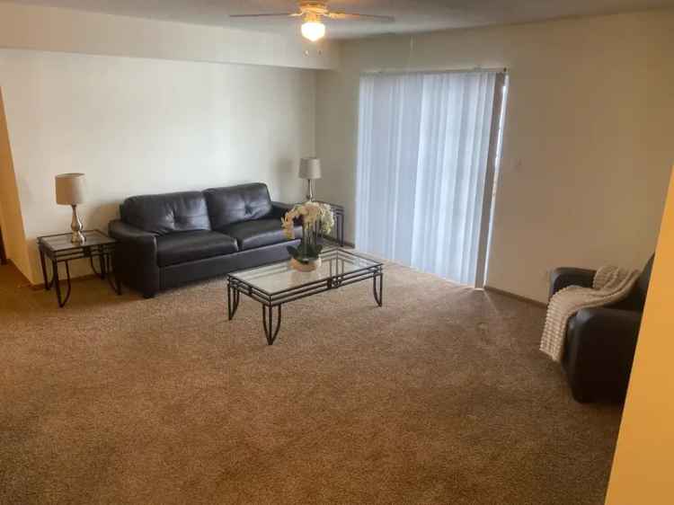 Rent Executive Condominiums Near Ellis Golf Course in Cedar Rapids