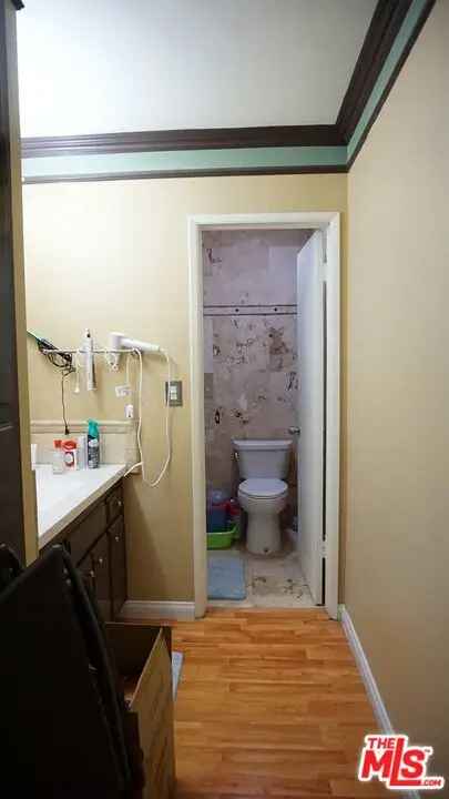 House For Sale in 360, South Kenmore Avenue, Los Angeles, California