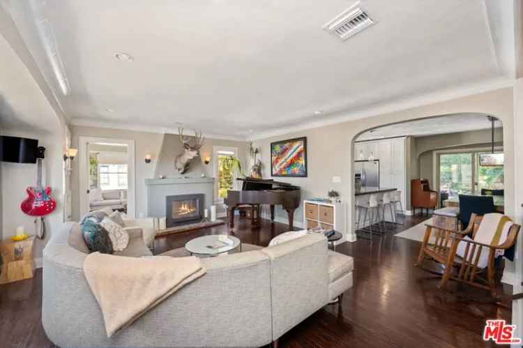 House For Sale in 2146, Beachwood Terrace, Los Angeles, California