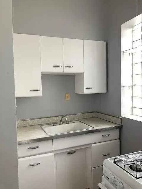 Rent 1 Bedroom Apartment near Loyola with Heat and Water Included