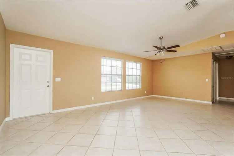 Rent Beautifully Designed Pet Friendly Home with Spacious Layout