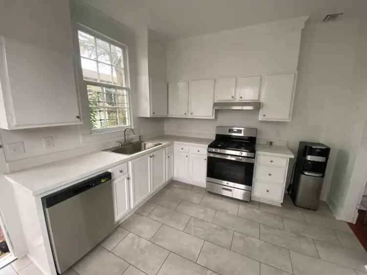 Rent Beautiful Apartment Unit Near Tulane University with Spacious Bedrooms