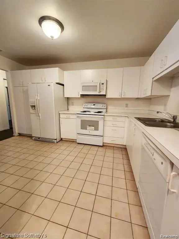 Rent 2 Bedroom Condo in Farmington Hills MI with Modern Amenities