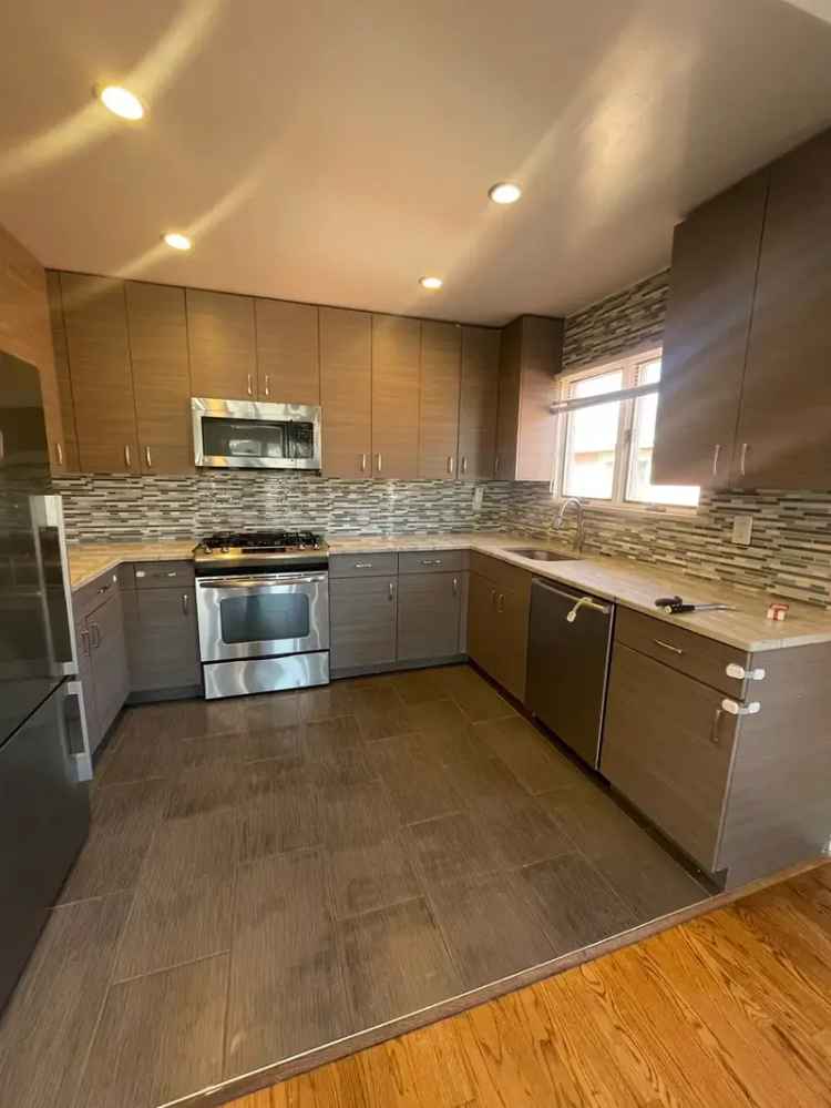 Rent Oversized Apartment Unit in Dongan Hills with Modern Features