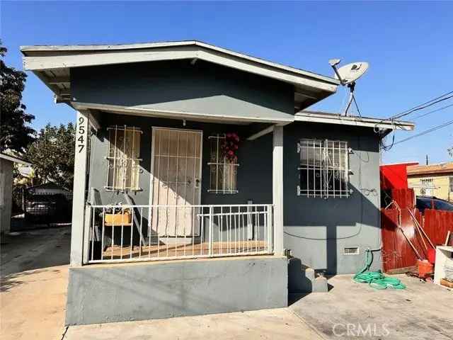 House For Sale in 9547, Defiance Avenue, Los Angeles, California