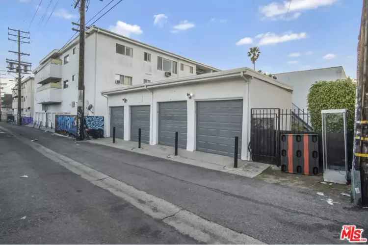 Rent Spanish-style 4-plex in Los Angeles with updated amenities and yard