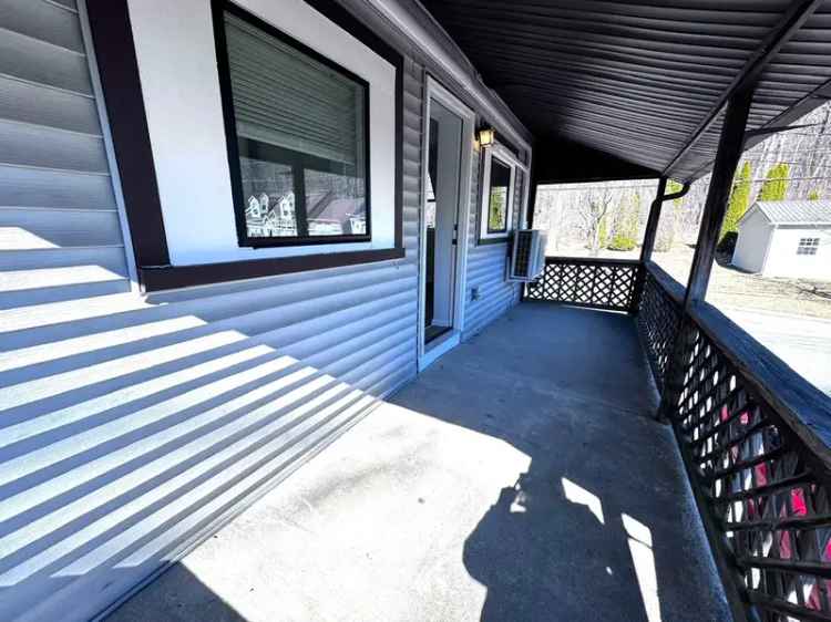 Rent Apartment Unit with Covered Porches in Neighborhood Location