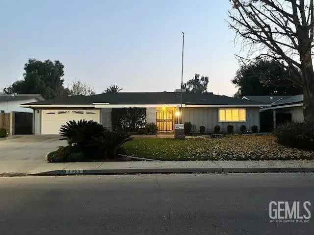 House For Sale in 5909, Desert Hills Avenue, Bakersfield, California