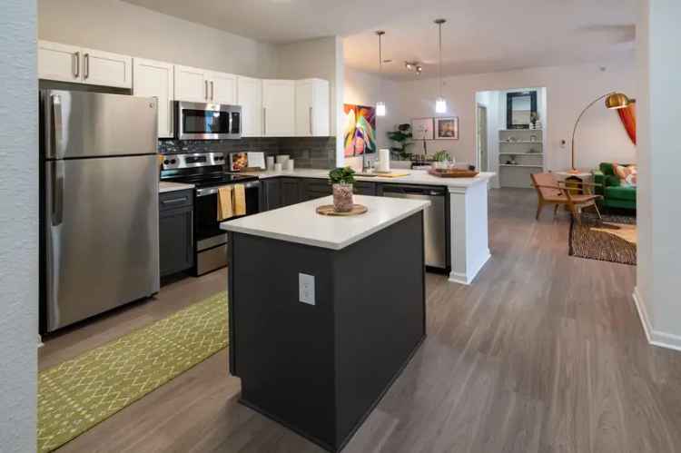 Rent Aventura Falcon Valley Apartments in Lenexa with Modern Amenities