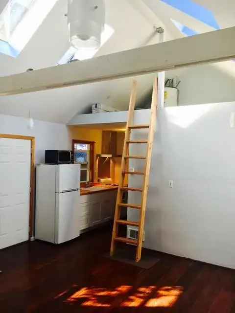 Rent Charming Cottage Apartment in Ballard with Modern Features