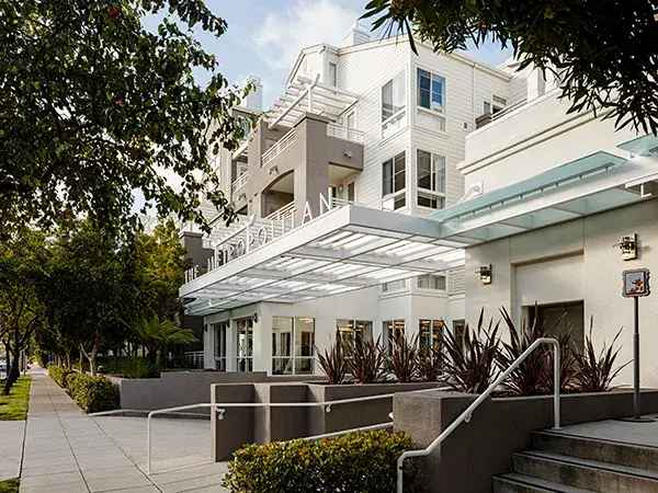 Rent Apartments at the Metropolitan in San Mateo with Pool and Theater