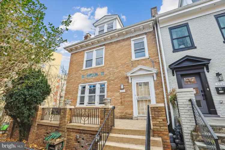 House For Sale in 3551, Hertford Place Northwest, Washington, District of Columbia