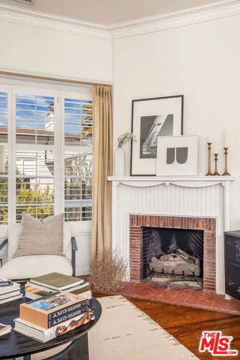 House For Sale in 120, North Flores Street, Los Angeles, California