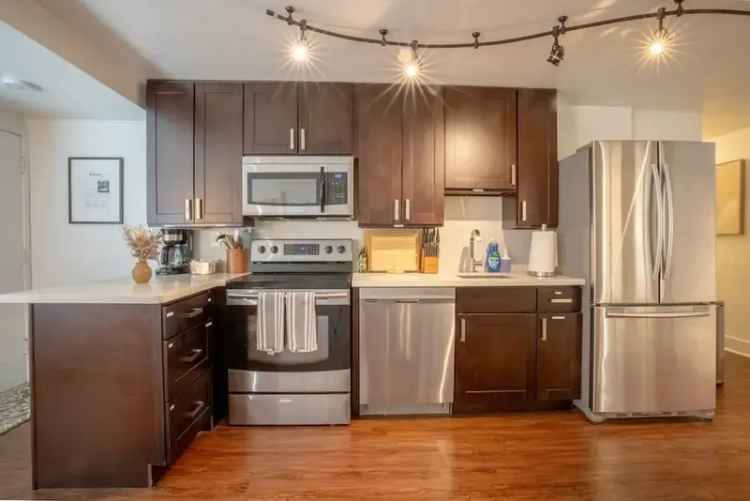 Rent Waterfront Apartment Unit in West Seattle with 2 Bedrooms and Patio