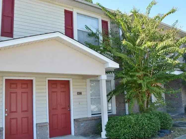 Townhouse for Rent in Niceville with Community Pool and Clubhouse