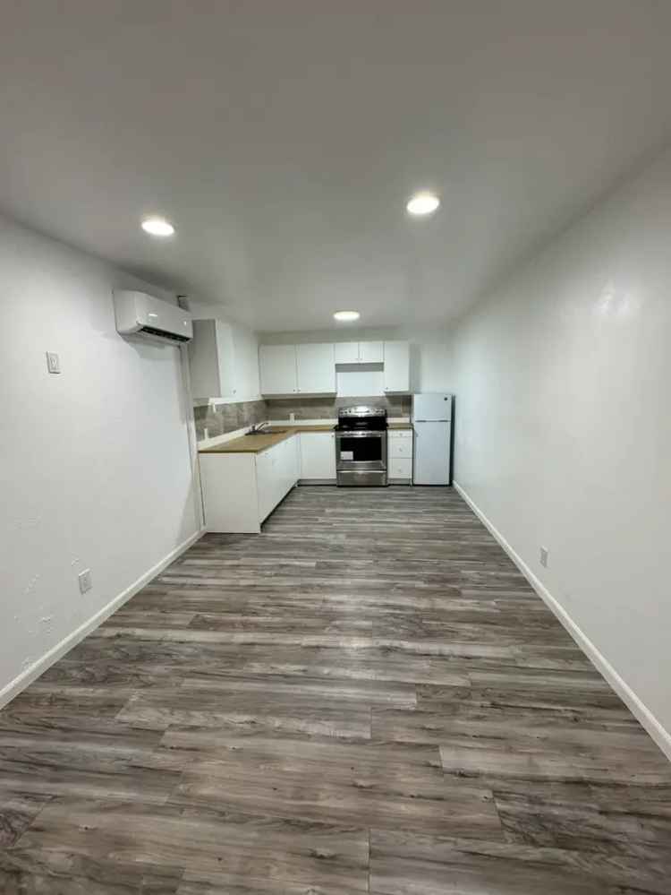 Townhouse for Rent in Great Uptown Location with Modern Amenities