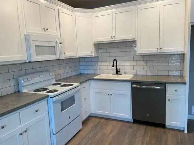 Rent One Bedroom Apartment in Downtown Vacaville with Remodeled Features