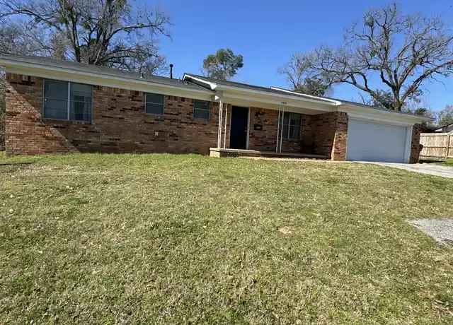 Rent Amazing House with 3 Bedrooms and 2 Bathrooms in Tyler