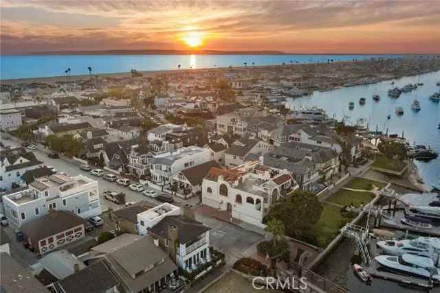 House For Sale in Newport Beach, California