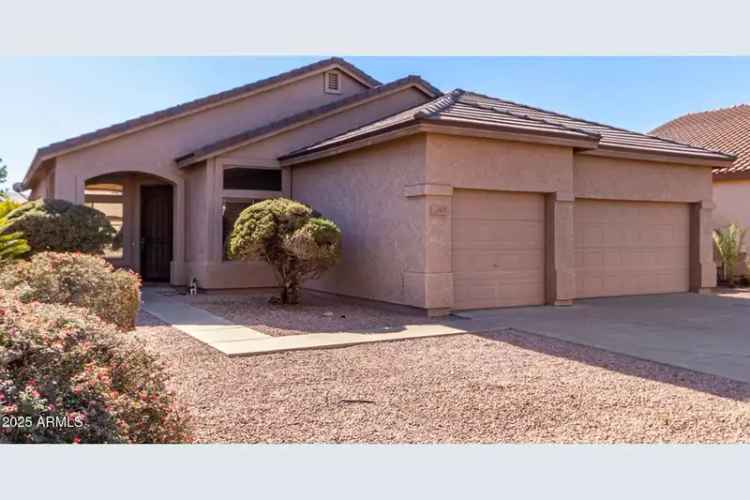 Buy House in San Tan Ranch with 3 Car Garage and Spacious Kitchen