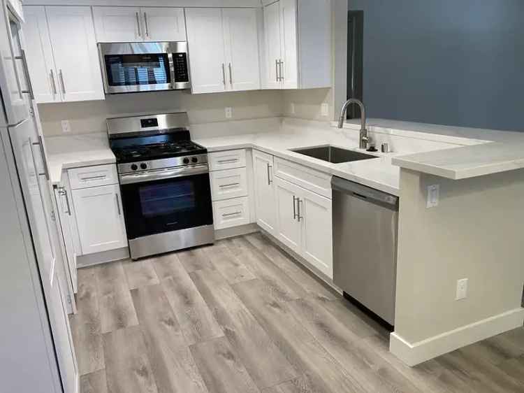 Rent Newly Renovated Two Bedroom Two Bath Apartment in Glendale