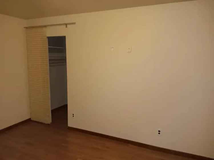 Rent Cozy Lower Unit Apartment in a Prime Location with Modern Features