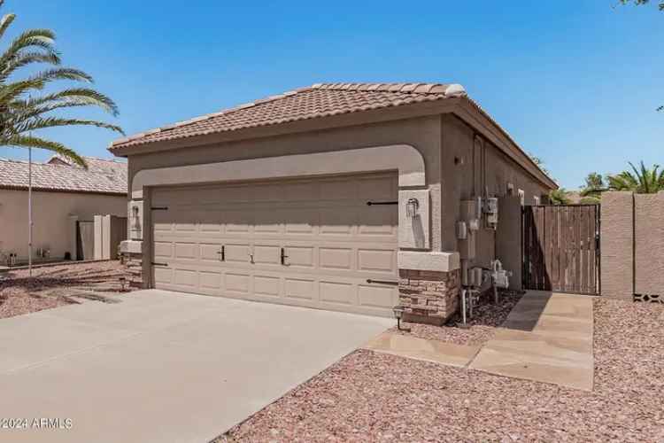 Buy House in Ventana Lakes 55 Community Featuring 3 Bedrooms and 2 Baths