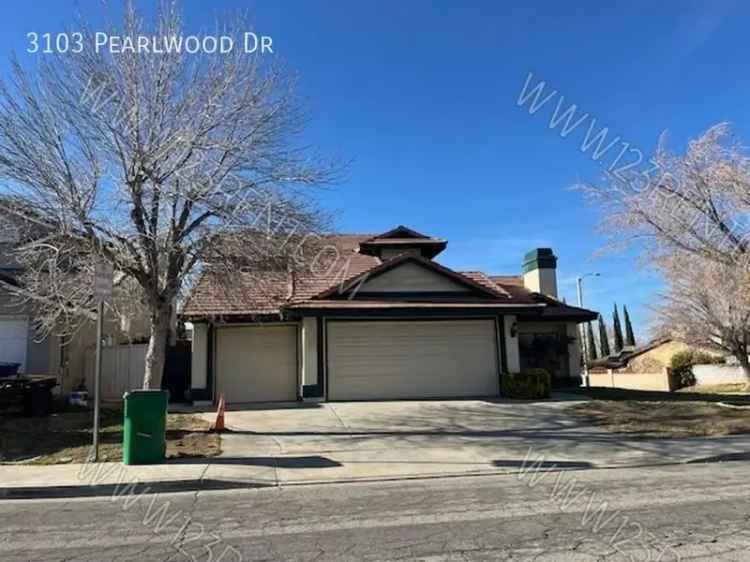 Rent Spacious 4 Bedroom Pool House in West Lancaster CA with Amenities