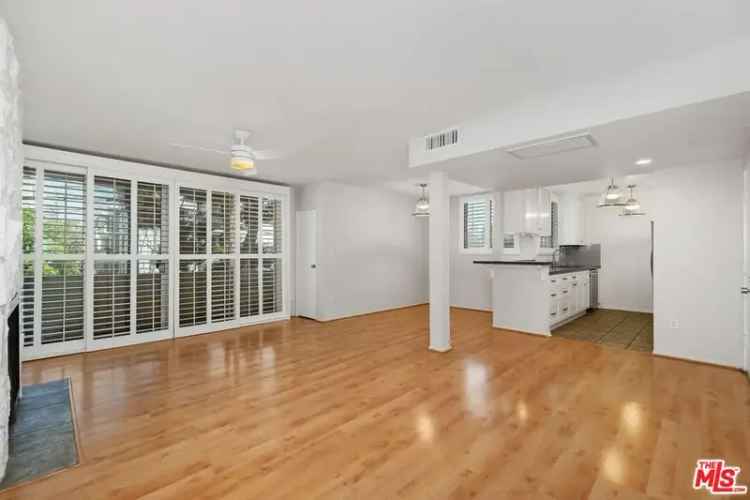 Condo for Rent in Brentwood with Balcony and Pool