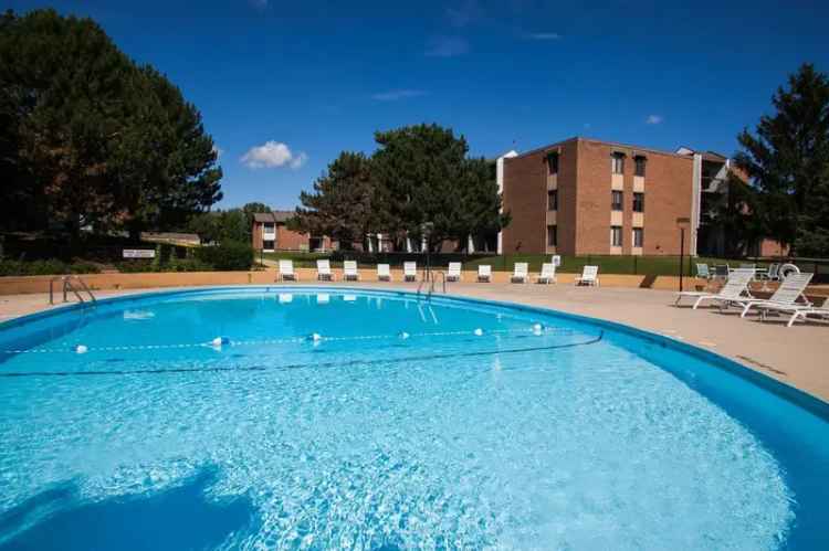 Rent Apartments in Park Plaza with Outdoor Pool and Green Space