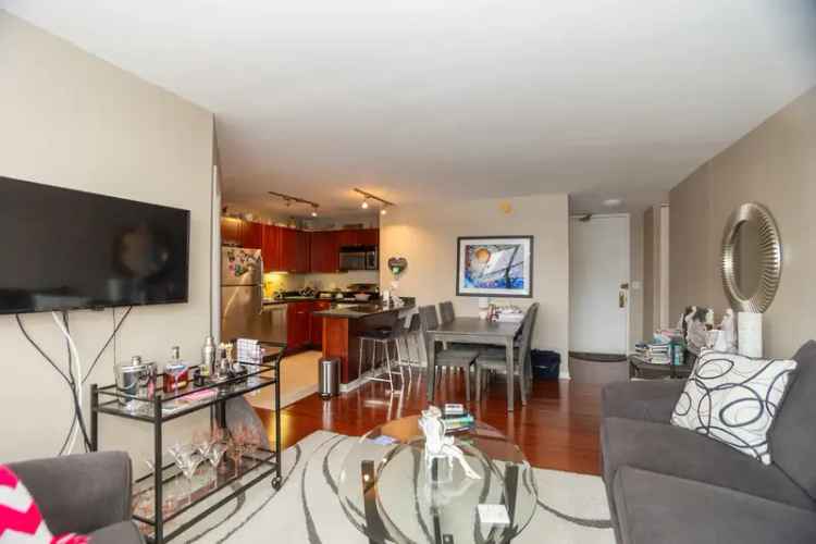 Rent Updated 2-Bedroom Apartment in Lakeview with Resort Style Amenities