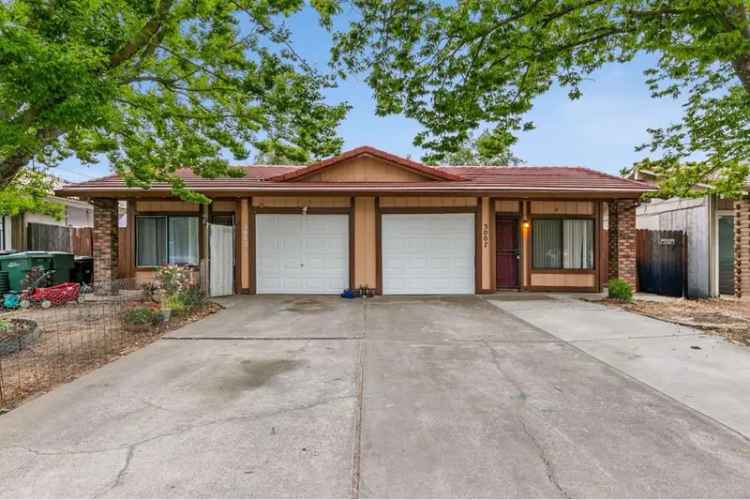 Duplex for Sale in Sacramento with Spacious Units and Modern Amenities