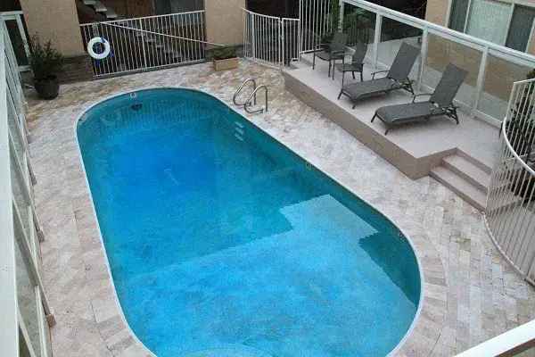 Rent Gated Townhouse with Pool Near the Beach