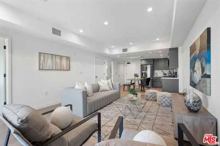 House For Sale in 321, South Oxford Avenue, Los Angeles, California