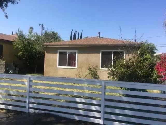 House For Sale in 829, East Century Boulevard, Los Angeles, California