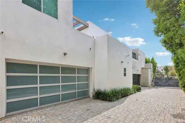 House For Sale in Los Angeles, California