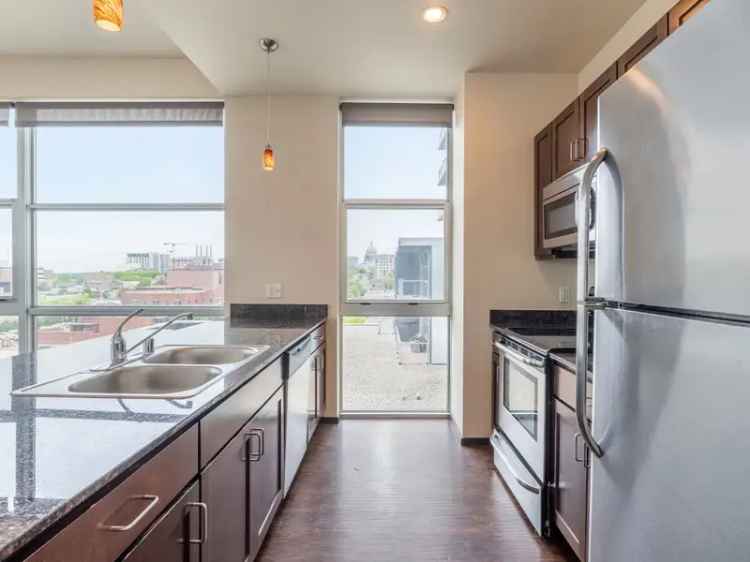 Rent Luxury Apartments at The Constellation Near Breese Stevens