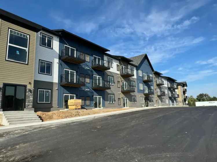 Rent Modern Apartments at Fairway Ridge Estates in Becker MN with Golf Views