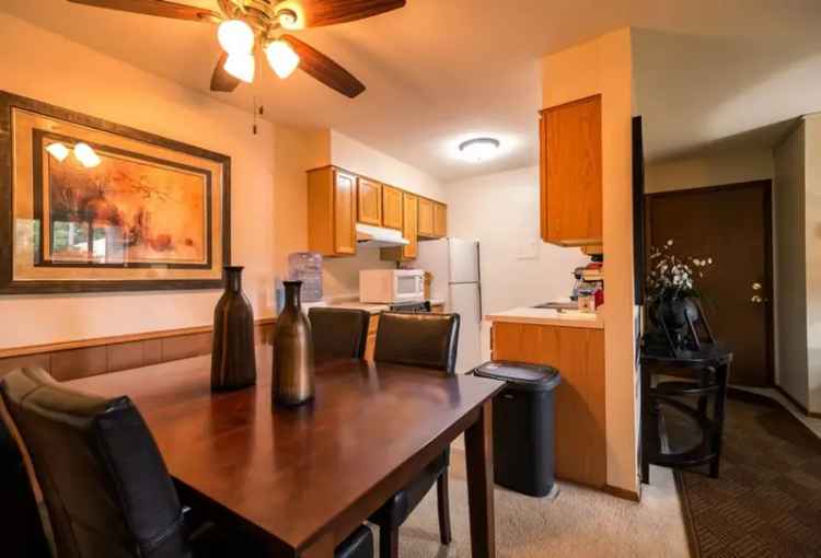 Rent Apartment in Saint Louis Park with Pools and Great Amenities