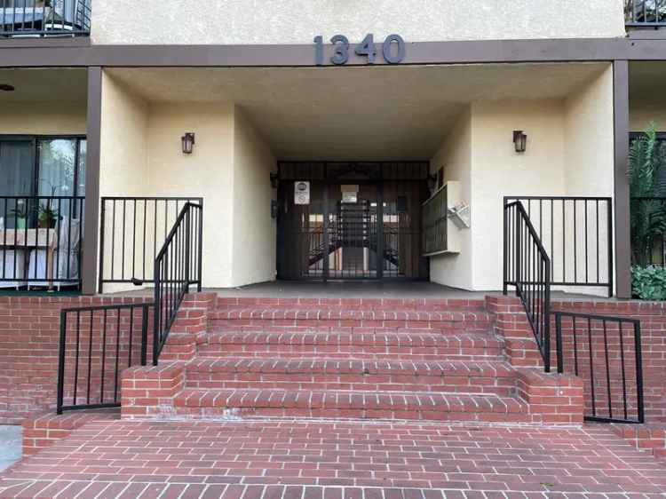 Rent 1 Bedroom Apartment in Glendale Near High School and Shopping