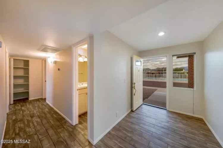 Rent Beautiful Condo with 3 Bedrooms and Community Pool