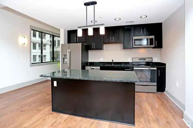 Rent Luxury Apartments in Downtown Detroit with Stunning Views