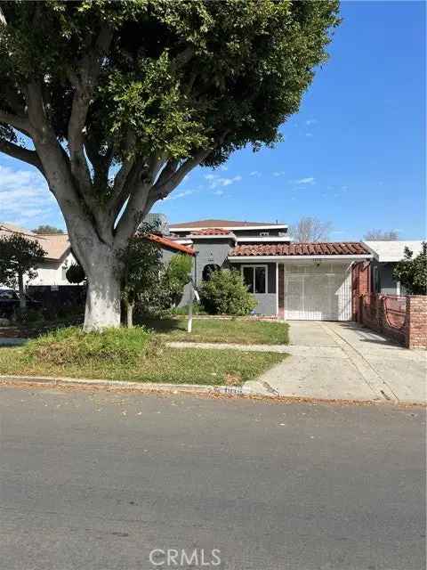 House For Sale in 1919, West 82nd Street, Los Angeles, California