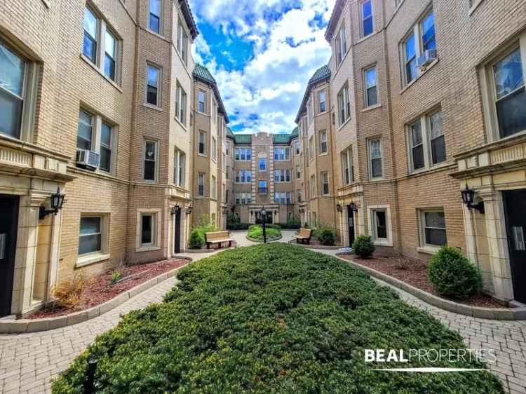 Apartments for Rent in Montrose with Hardwood Floors and Natural Light