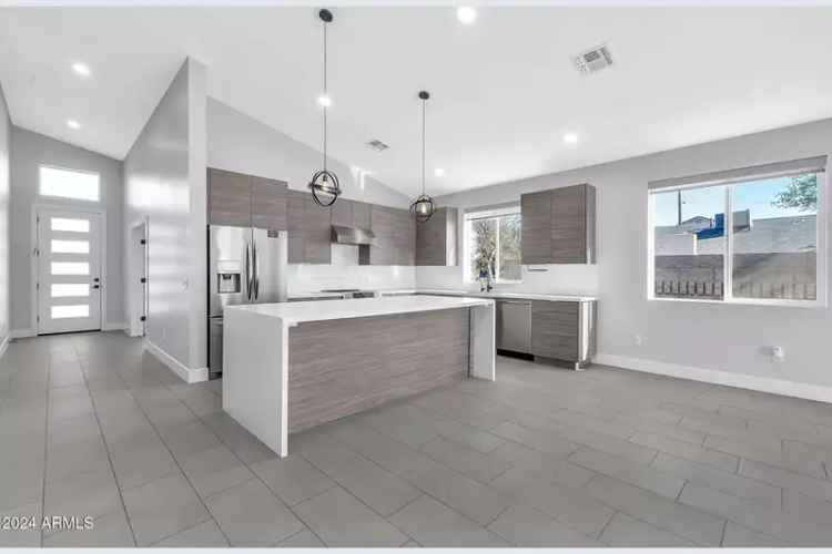 Modern buy home in midtown Phoenix with stylish features and urban convenience